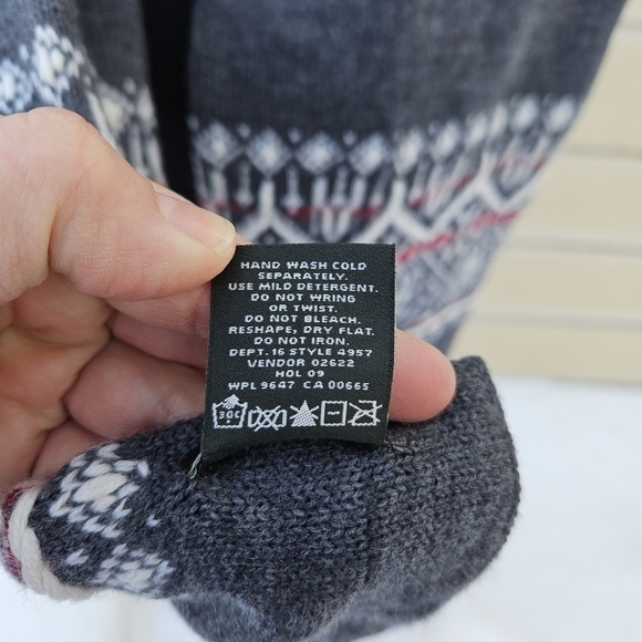 Eddie Bauer gray merino wool scarf with fair isle detail - Picture 3 of 4